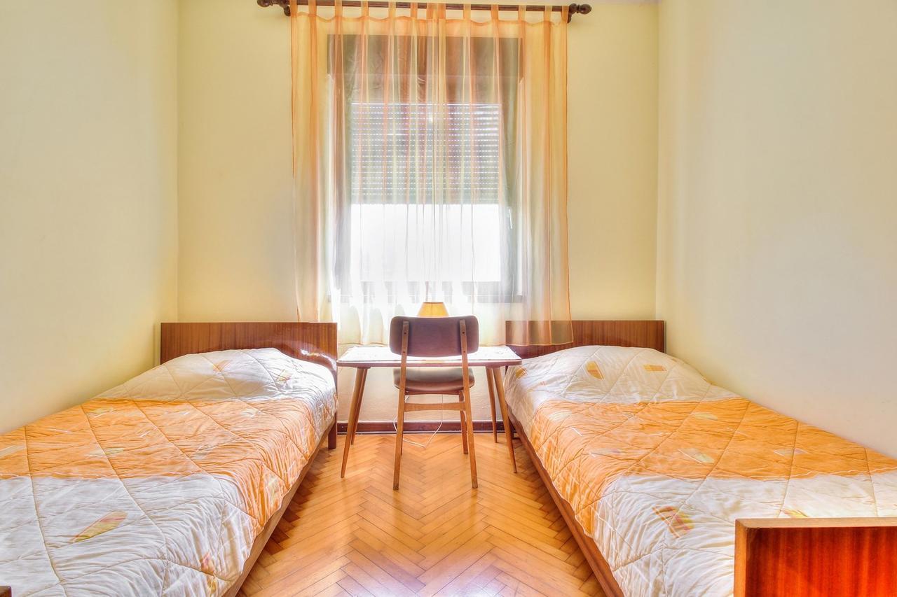 Lovric House With Apartments อูมัค ภายนอก รูปภาพ